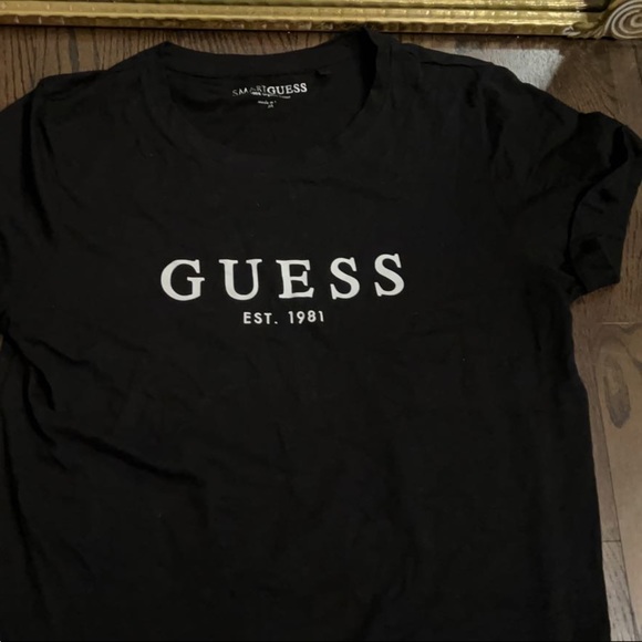 GUESS - Picture 2 of 2